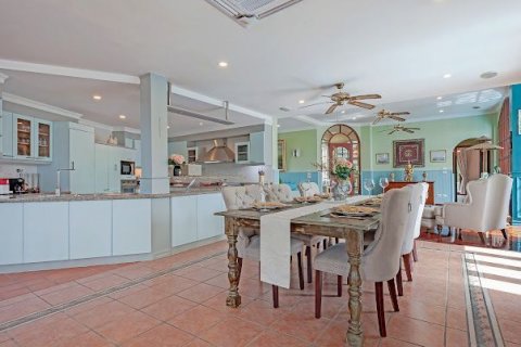 Villa in Pattaya, Thailand 6 bedrooms № 136322 - photo 4