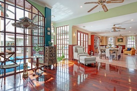 Villa in Pattaya, Thailand 6 bedrooms № 136322 - photo 2