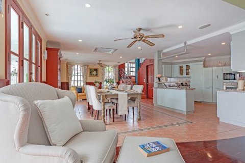 Villa in Pattaya, Thailand 6 bedrooms № 136322 - photo 6