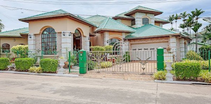 Villa in Pattaya, Thailand 6 bedrooms № 136322