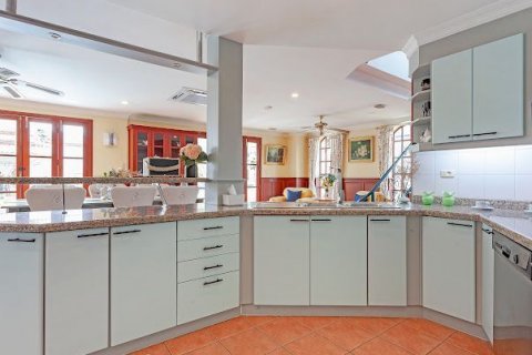 Villa in Pattaya, Thailand 6 bedrooms № 136322 - photo 8