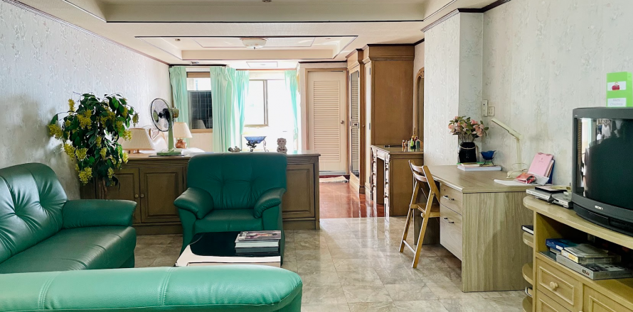 Studio in the Condo in Bang Rak, Bangkok, Thailand  № 136319