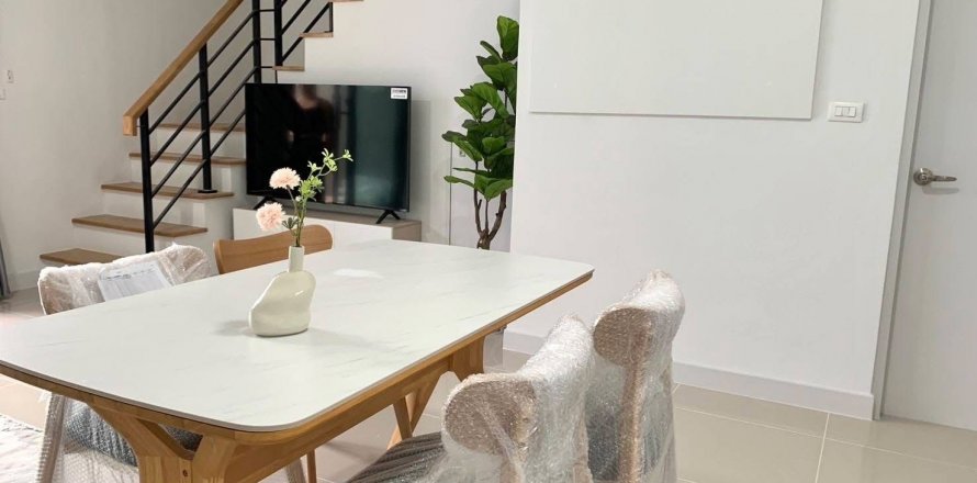 Таунхаус в Банг Каео, Таиланд с 3 спальнями  № 136320