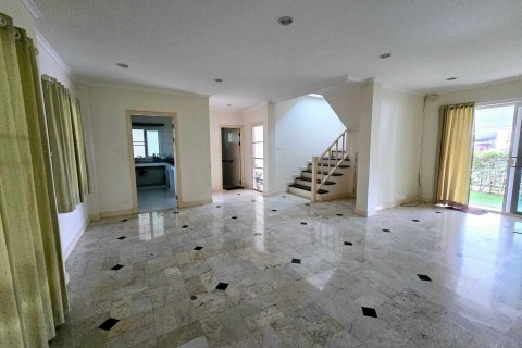 House in San Sai, Thailand 3 bedrooms № 160505 - photo 19