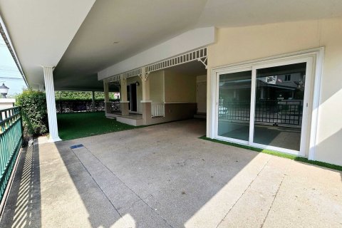 House in San Sai, Thailand 3 bedrooms № 160505 - photo 6