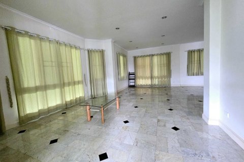 House in San Sai, Thailand 3 bedrooms № 160505 - photo 20