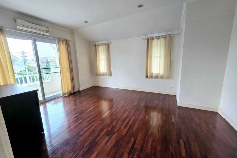 House in San Sai, Thailand 3 bedrooms № 160505 - photo 7