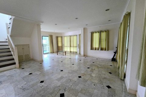 House in San Sai, Thailand 3 bedrooms № 160505 - photo 12