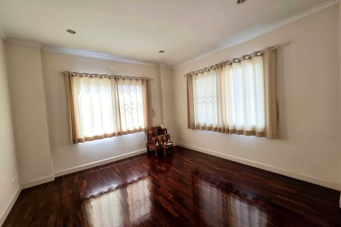 House in San Sai, Thailand 3 bedrooms № 160505 - photo 18