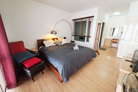 Condo in Huai Khwang, Bangkok, Thailand, 2 bedrooms  № 160507 - photo 10