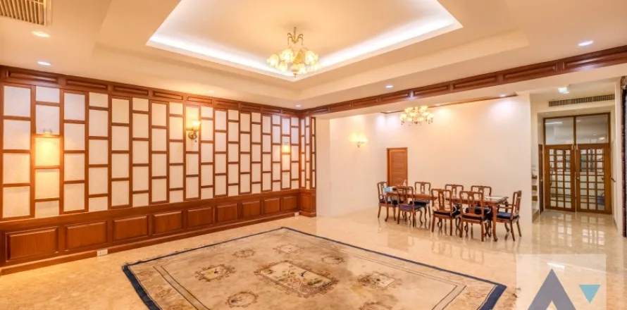 Reihenhaus in Watthana, Bangkok, Thailand 5 Schlafzimmer № 220408