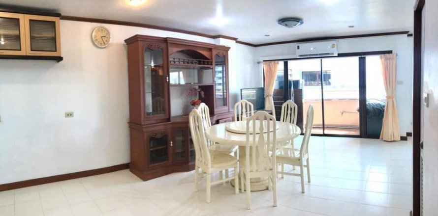 Condo in Khlong Toei, Bangkok, Thailand, 2 bedrooms  № 138624