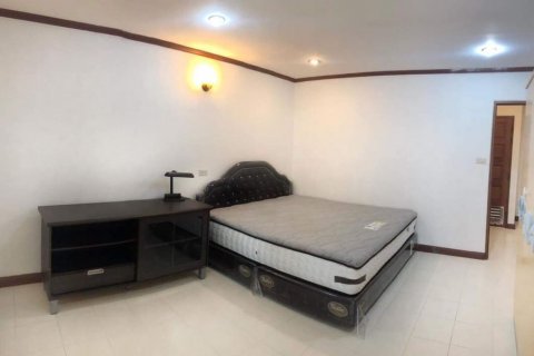 Condo in Khlong Toei, Bangkok, Thailand, 2 bedrooms  № 138624 - photo 2