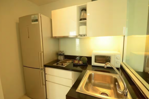 Студия в кондо в Ваттхане, Бангкок, Таиланд № 138625 - фото 2