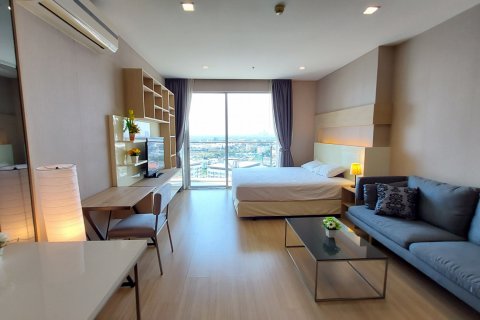 Studio dans le Condo à Watthana, Bangkok, Thaïlande  № 138623