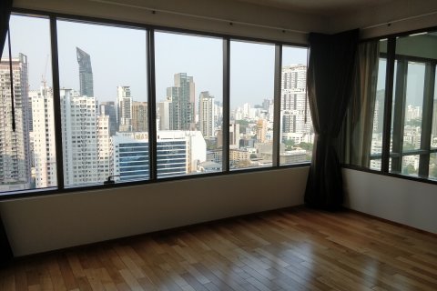 Condo à Watthana, Bangkok, Thaïlande, 2 chambres № 200646 - photo 5