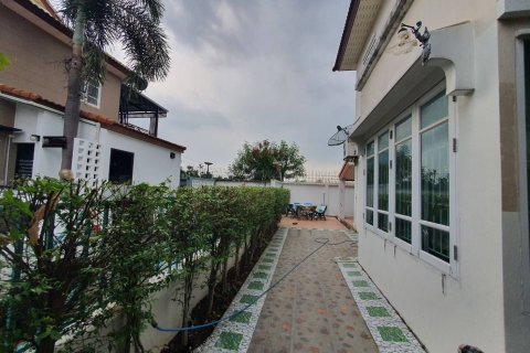 Townhouse in Bang Kruai, Thailand 2 bedrooms № 141676 - photo 16