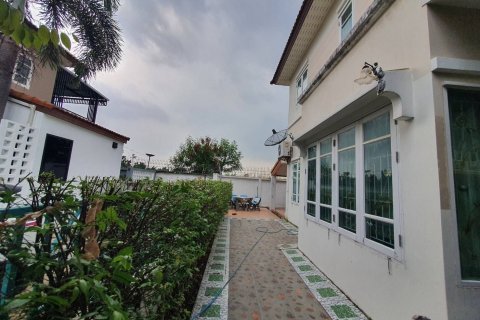 Townhouse in Bang Kruai, Thailand 2 bedrooms № 141676 - photo 17