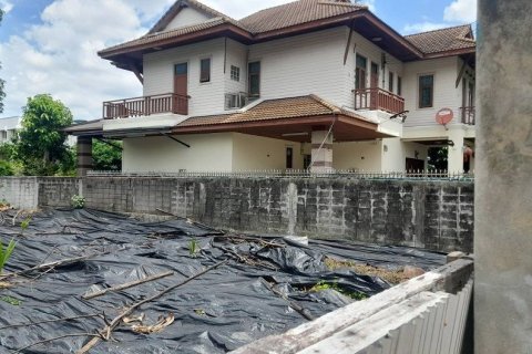 Land in Dusit, Bangkok, Thailand 652 sq.m. № 171670 - photo 1