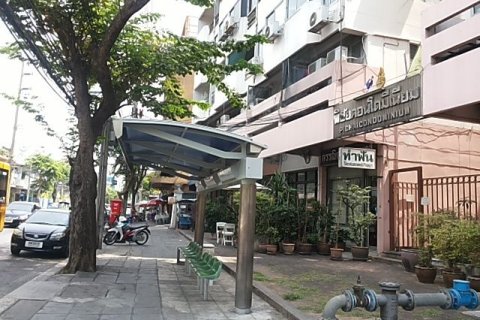 Land in Dusit, Bangkok, Thailand 652 sq.m. № 171670 - photo 6