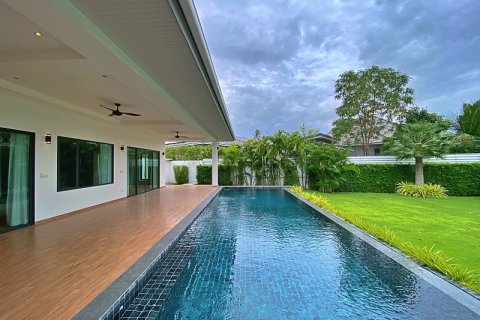 Villa in Hua Hin, Thailand 4 bedrooms № 168815 - photo 4
