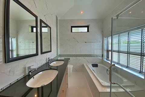 Villa in Hua Hin, Thailand 4 bedrooms № 168815 - photo 30