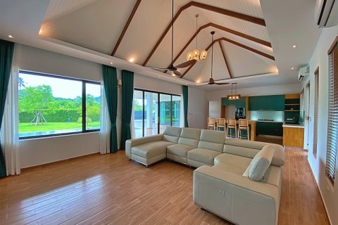 Villa in Hua Hin, Thailand 4 bedrooms № 168815 - photo 13