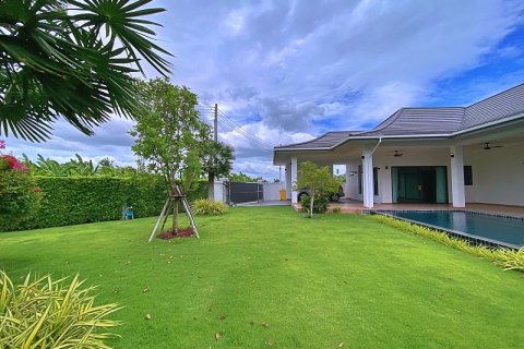 Villa in Hua Hin, Thailand 4 bedrooms № 168815 - photo 2