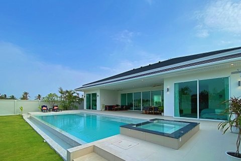 Villa in Hua Hin, Thailand 4 bedrooms № 168811