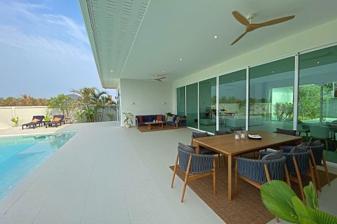 Villa in Hua Hin, Thailand 4 bedrooms № 168811 - photo 6