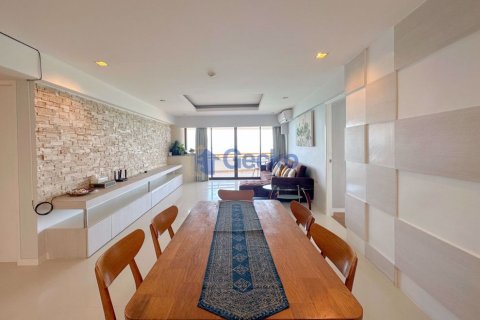 Condo in Pattaya, Thailand, 3 bedrooms № 197303 - photo 12