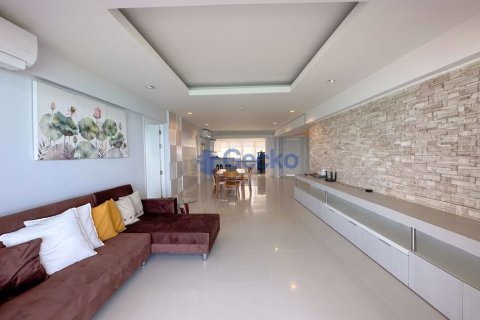 Condo in Pattaya, Thailand, 3 bedrooms № 197303 - photo 13