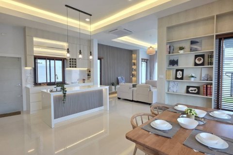 House in Bang Lamung, Thailand 3 bedrooms № 168164 - photo 5