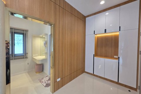 House in Bang Lamung, Thailand 3 bedrooms № 168164 - photo 18