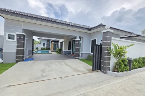 House in Bang Lamung, Thailand 3 bedrooms № 168164 - photo 2