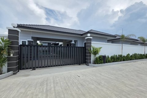 House in Bang Lamung, Thailand 3 bedrooms № 168164 - photo 4