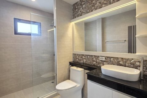 House in Bang Lamung, Thailand 3 bedrooms № 168164 - photo 24