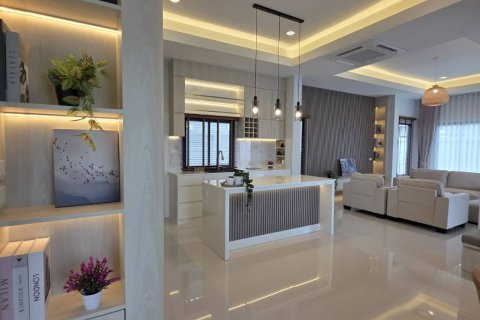House in Bang Lamung, Thailand 3 bedrooms № 168164 - photo 7