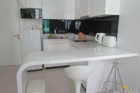 Condo in Pattaya, Thailand, 1 bedroom № 204280 - photo 2