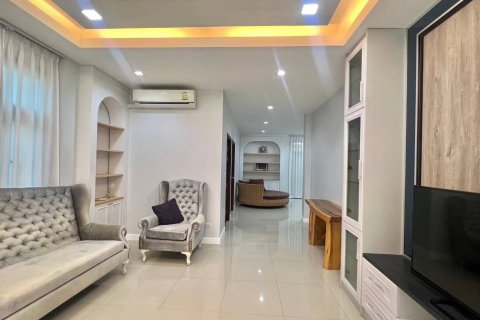 House in Chiang Mai, Thailand 5 bedrooms № 147556 - photo 7