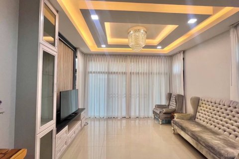 House in Chiang Mai, Thailand 5 bedrooms № 147556 - photo 11