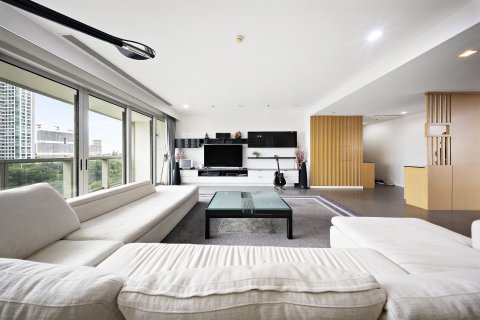 Condo in Khlong San, Bangkok, Thailand, 3 bedrooms  № 147554 - photo 1