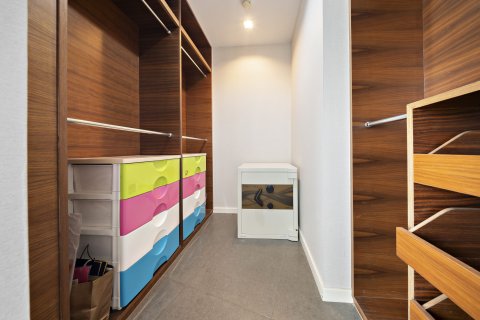 Condo in Khlong San, Bangkok, Thailand, 3 bedrooms  № 147554 - photo 17