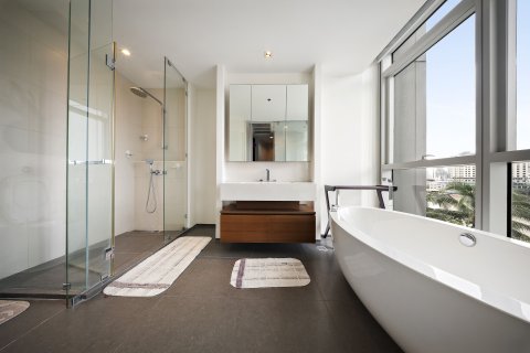 Condo in Khlong San, Bangkok, Thailand, 3 bedrooms  № 147554 - photo 18