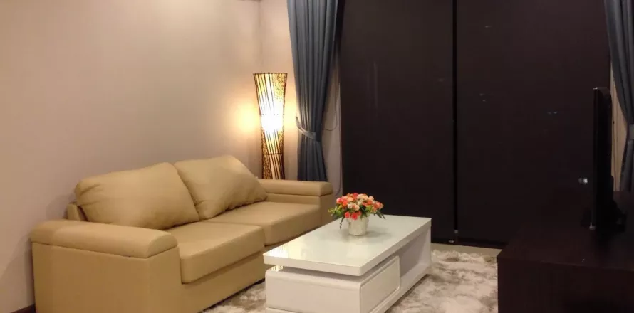 Condo à Huai Khwang, Bangkok, Thaïlande, 2 chambres  № 137598