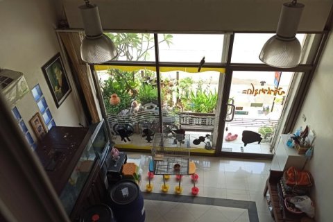 Commercial property in Bang Kapi, Bangkok, Thailand № 156413 - photo 3