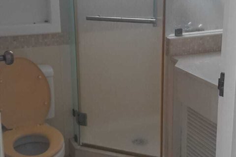 Condo à Sathon, Bangkok, Thaïlande, 3 chambres  № 156411 - photo 22