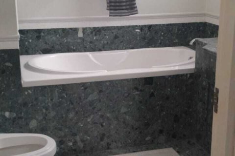 Condo à Sathon, Bangkok, Thaïlande, 3 chambres  № 156411 - photo 10