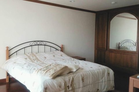 Condo in Bang Kho Laem, Bangkok, Thailand, 3 bedrooms  № 159158