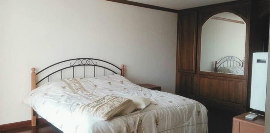 Condo in Bang Kho Laem, Bangkok, Thailand, 3 bedrooms № 159158